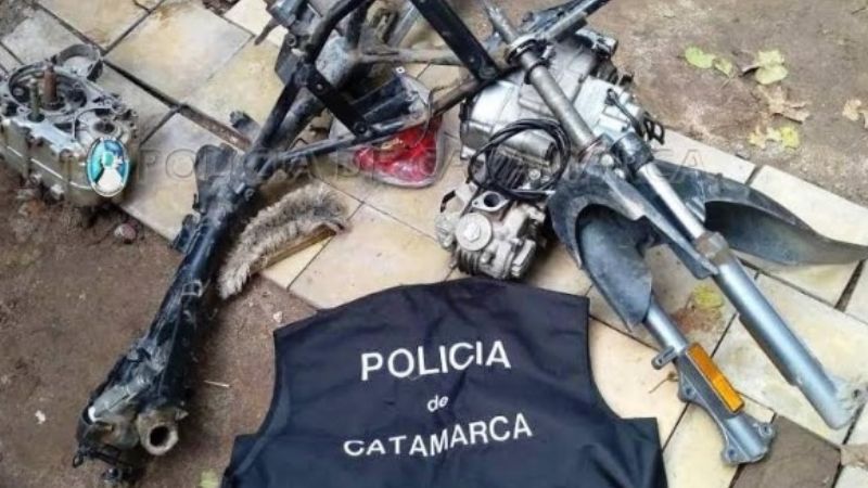 En allanamiento recuperan moto robada el miércoles: ya estaba desarmada