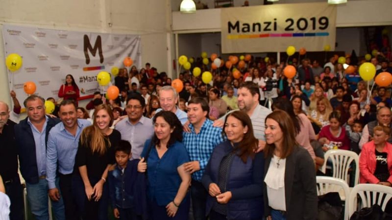 Manzi encabezó acto como candidato a gobernador