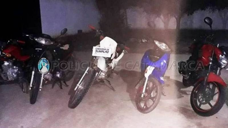 Secuestran 26 motos, arrestan a tres jóvenes que evadieron el control y uno alcoholizado