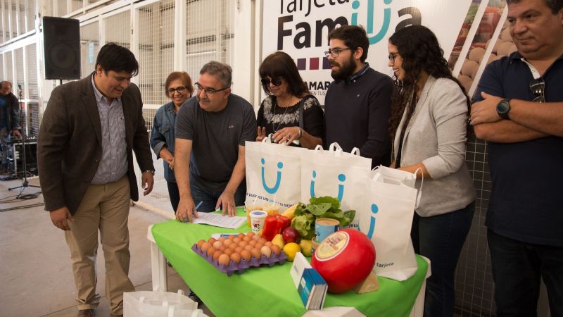 Beneficiarios de la Tarjeta Familia podrán comprar en el Abasto