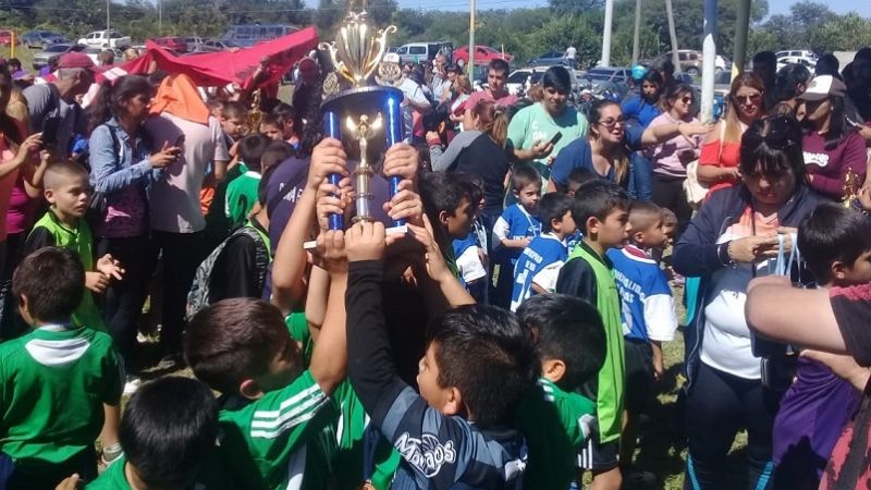 Colorida y masiva premiación del Fútbol Infantil santarroseño