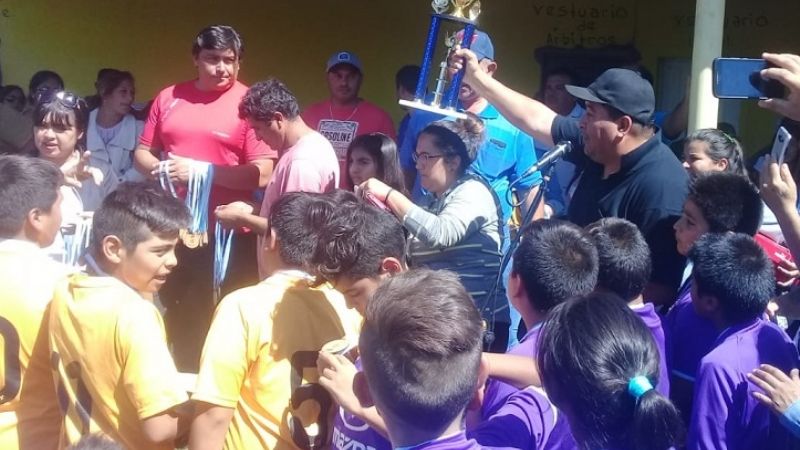 Colorida y masiva premiación del Fútbol Infantil santarroseño