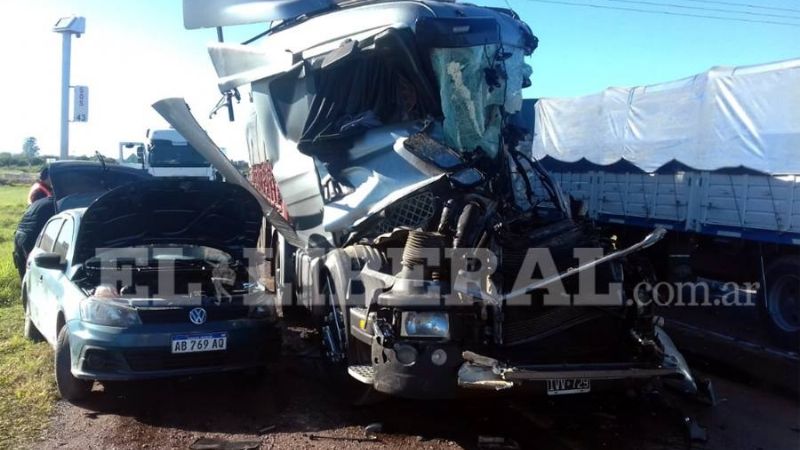 Choque en cadena de nueve vehículos dejó tres muertos