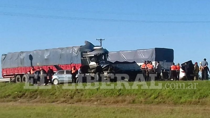 Choque en cadena de nueve vehículos dejó tres muertos