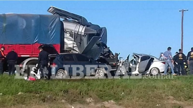 Choque en cadena de nueve vehículos dejó tres muertos