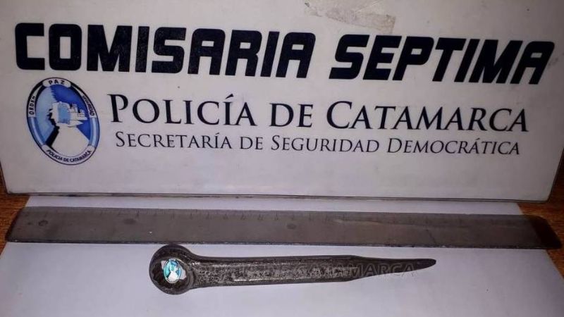 Circulaba en una moto robada con una “espadita”