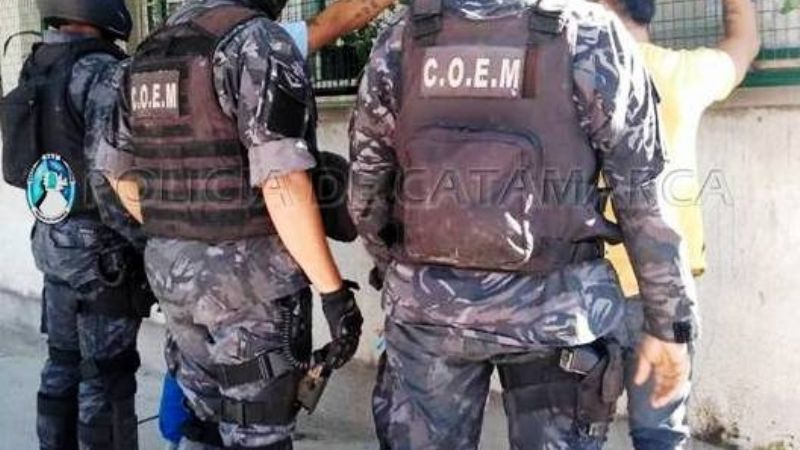 Aprehendieron a dos hombres y secuestran cartuchos de un arma