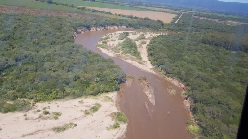 Helicóptero sobrevuela en localidades afectadas por las lluvias