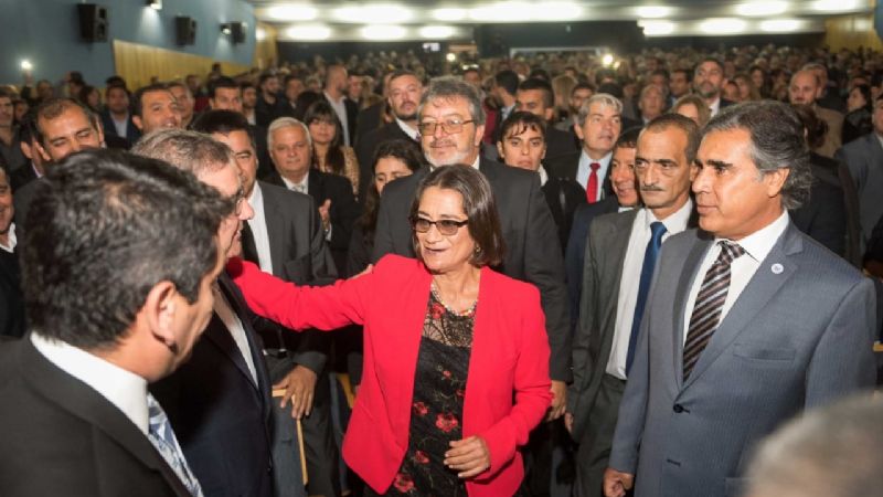 Anuncio: Más de 1000 viviendas y programa para solteros