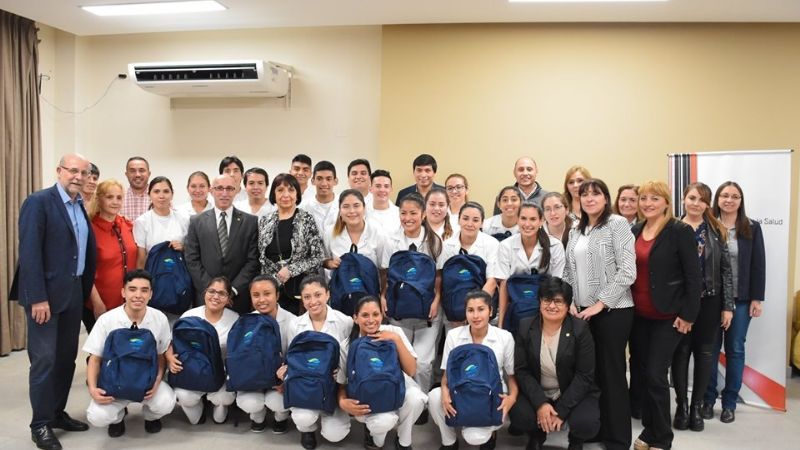 Alumnos de Enfermería recibieron equipamiento para sus prácticas