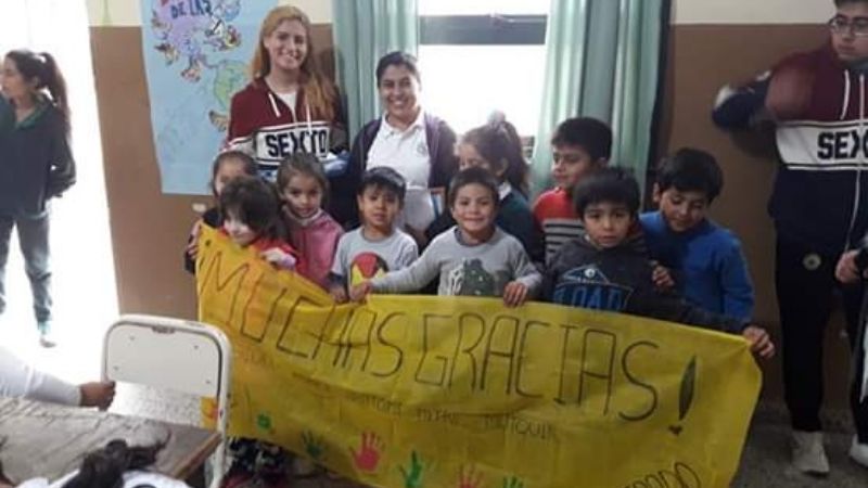 Alumnos solidarios llevaron donaciones a Mutquín