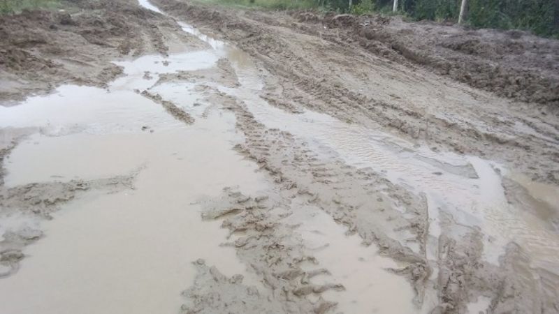 Reclamo de vecinos por mal estado de una calle