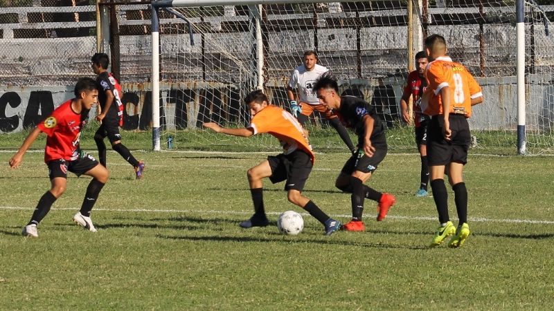 Defensores de Esquiú ganó y quedó “a la vuelta” del título