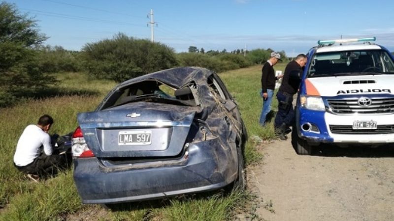 Violento vuelco de un auto en la Ruta Nacional N°38