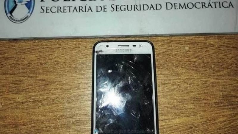 Le encontraron entre sus pertenencias un celular robado