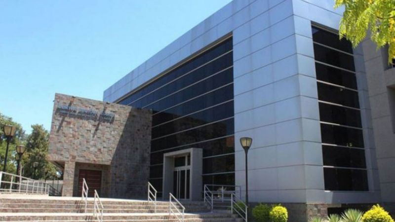 Por sus faltas, directora fue a visitar a dos alumnos y los halló abandonados