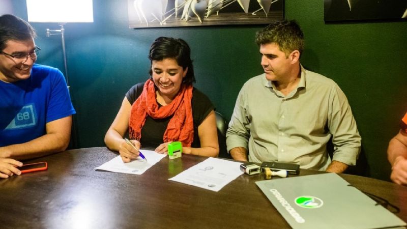 Histórica firma de convenio para potenciar el Hockey en la Capital