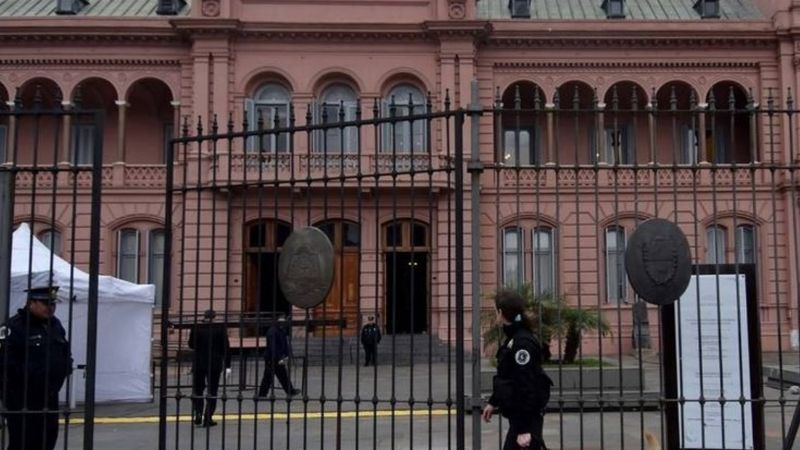 Detuvieron en Casa Rosada a un hombre armado que quería ver a Macri
