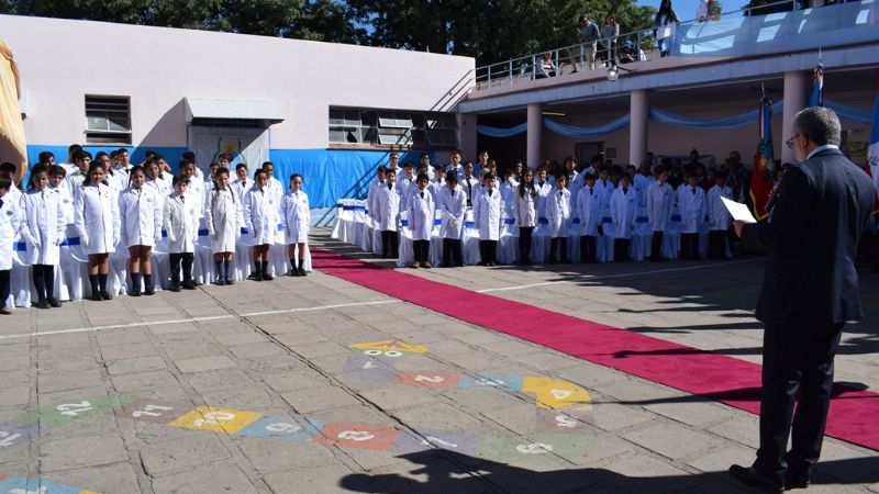 Alumnos prometieron lealtad a la Constitución Nacional y Provincial