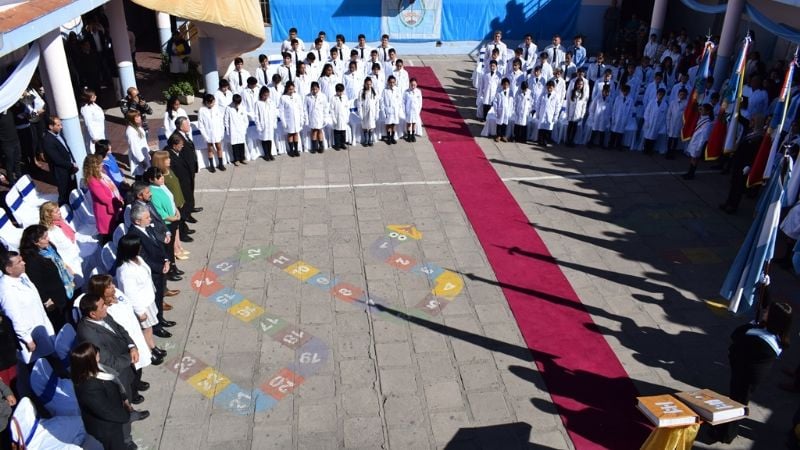 Alumnos prometieron lealtad a la Constitución Nacional y Provincial