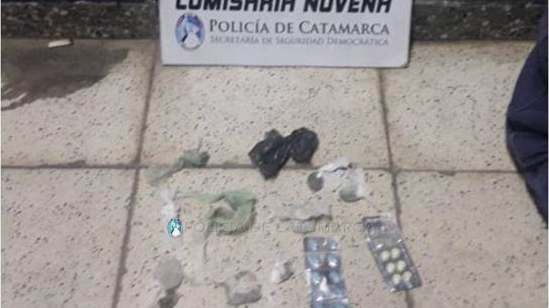 Le secuestran droga y pastillas a un joven que tiraba piedras contra policías