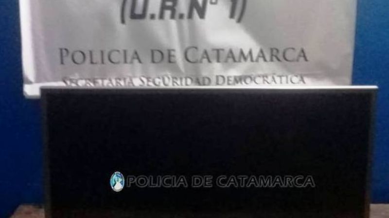 Dejó abandonado un televisor cuando vio a policías
