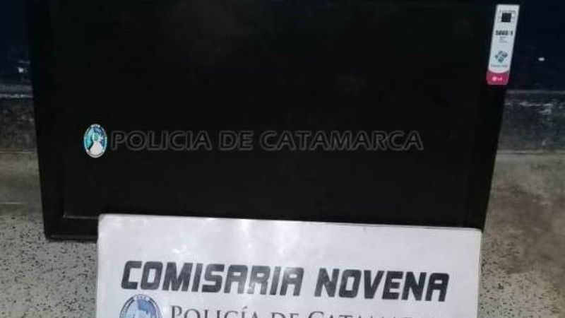 Vio a la policía y dejó abandonado un monitor robado
