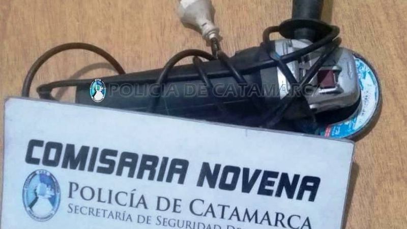 Lo sorprendieron en una casa robando una amoladora