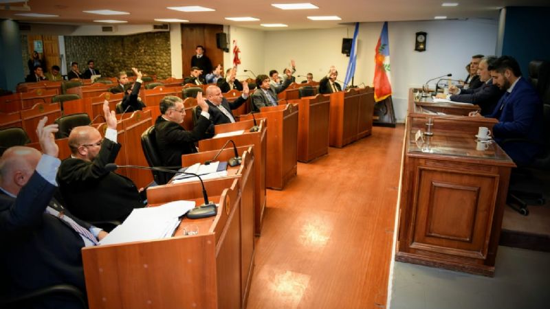 Media sanción de proyectos en el Senado