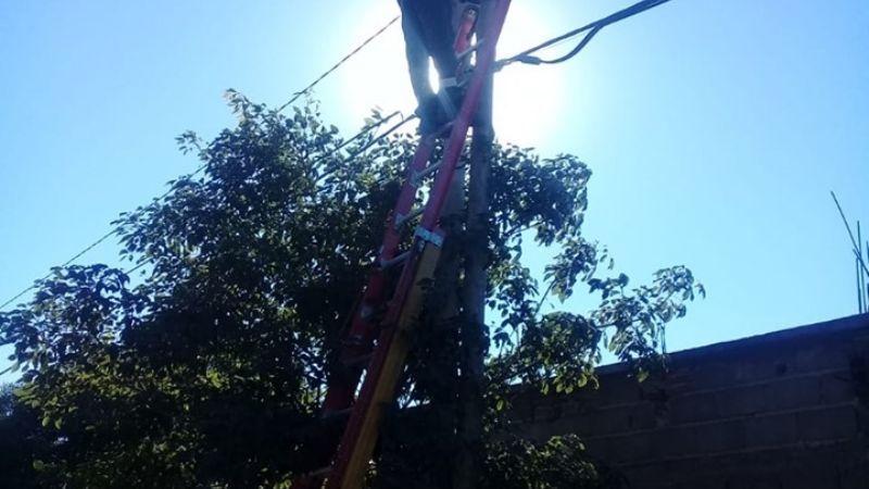 Arreglo y cambio de poste en barrios del norte