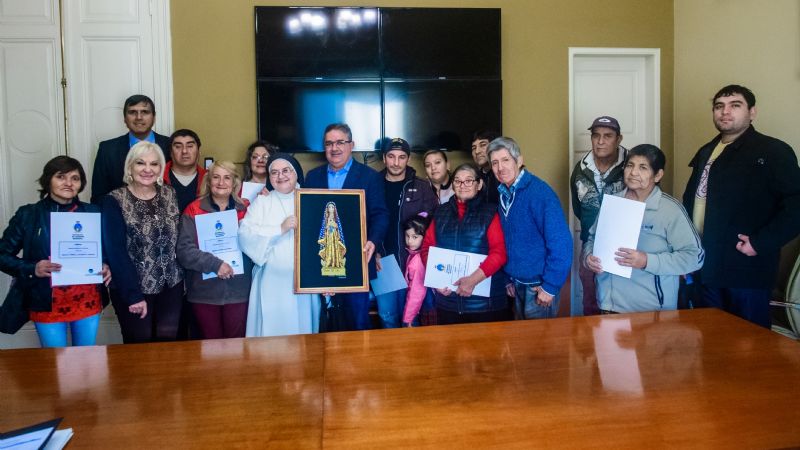 Familias beneficiadas con escrituras de terrenos donados