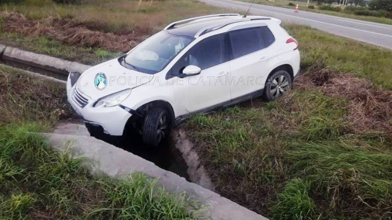 Giró en “U” en la Circunvalación y provocó un vuelco