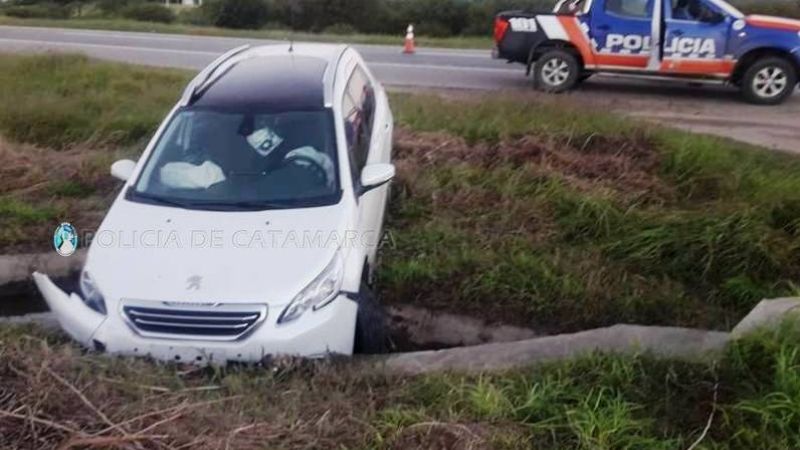 Giró en “U” en la Circunvalación y provocó un vuelco