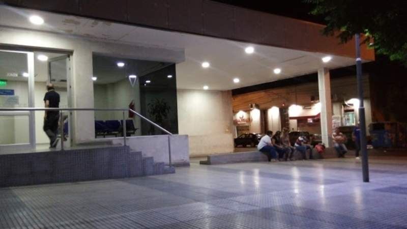 Quiso agredir con un palo a un médico en un sanatorio