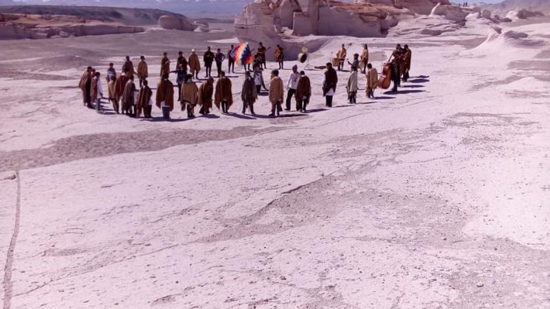 Emotiva versión del Himno Nacional en el Campo de Piedra Pomez