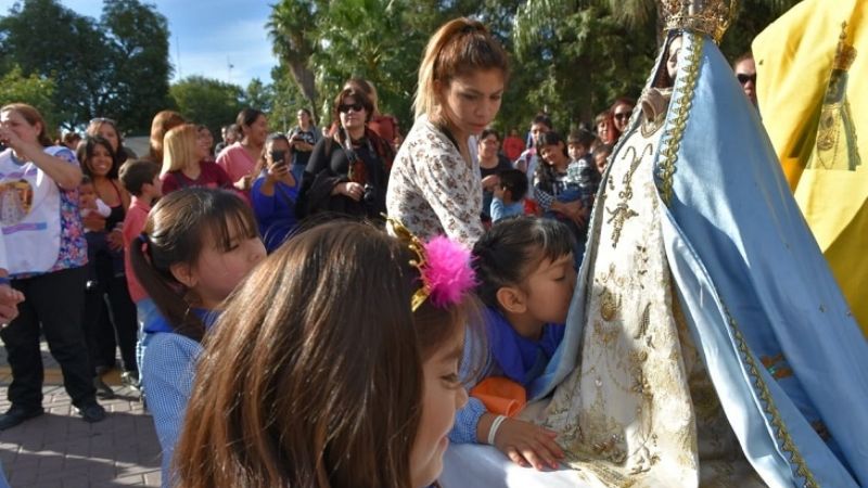 El Paseo de la Fe se vistió de color y alegría con el Vallecito