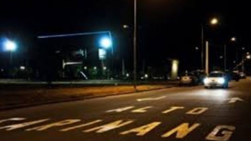 Sorprenden a un joven forzando puertas de autos en el Alto Fariñango