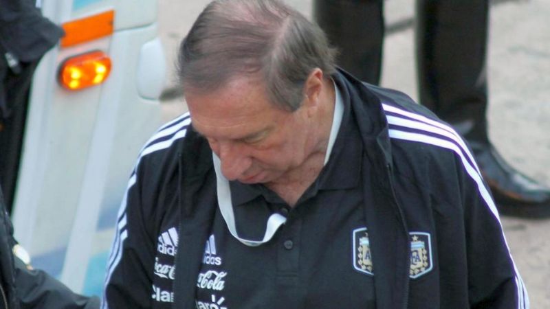 Se agravó la salud de Bilardo y fue internado