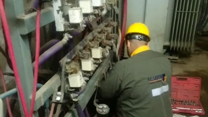 Tareas de mantenimiento en la ET de la Plaza 25 de Mayo