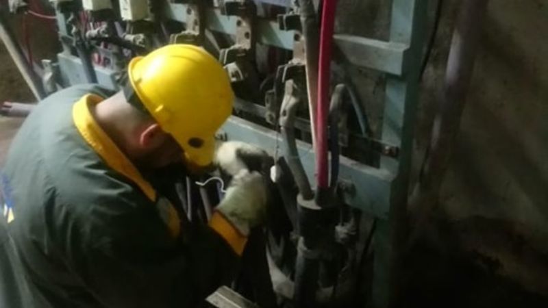 Tareas de mantenimiento en la ET de la Plaza 25 de Mayo