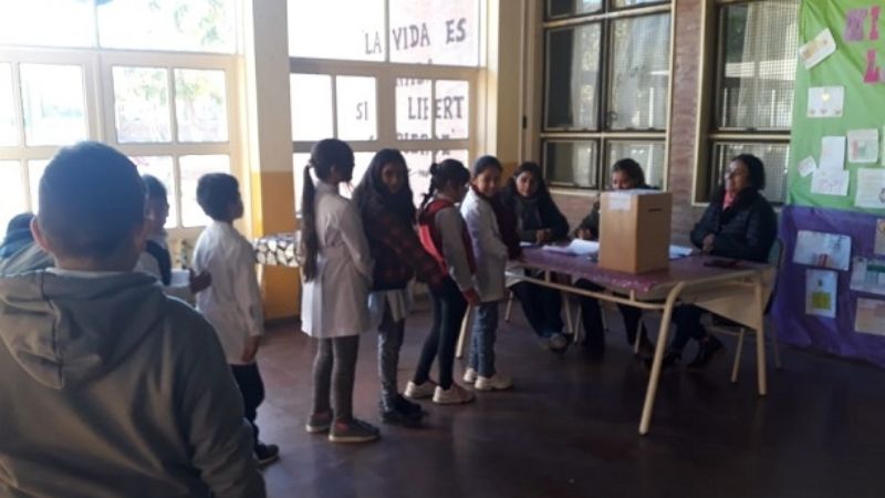 Implementan "Sistema Electoral Social" para elegir nombre a una escuela