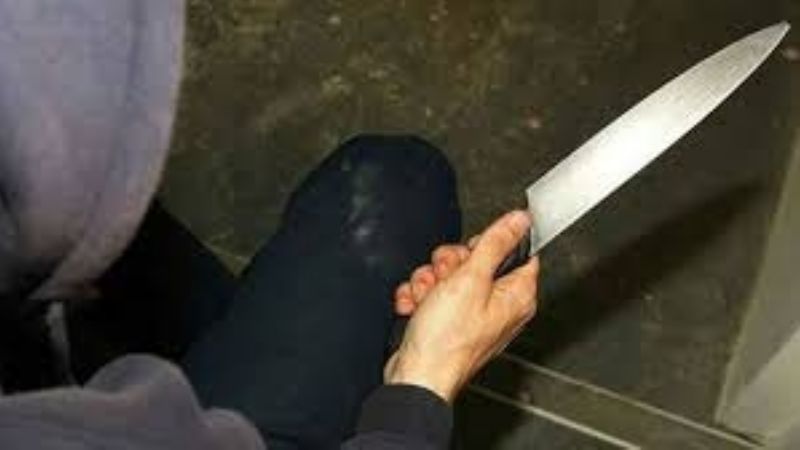 En persecución, demoran a un menor con un cuchillo