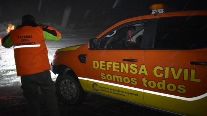 Defensa Civil recorre sector nevado en el Cerro Ancasti