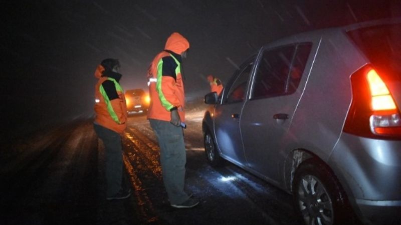 Defensa Civil recorre sector nevado en el Cerro Ancasti