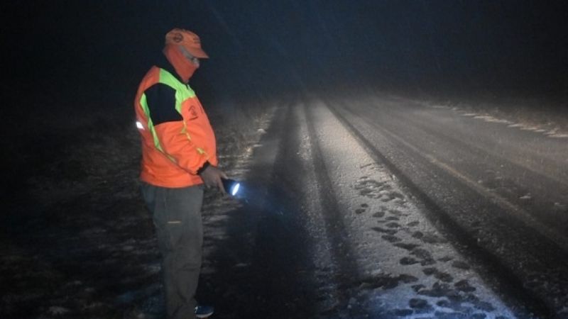 Defensa Civil recorre sector nevado en el Cerro Ancasti