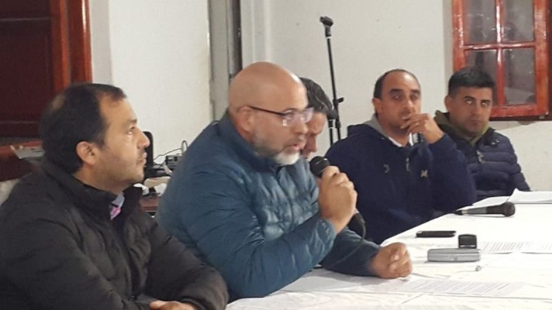 Acompañado por los intendentes, Micone se reunió con ex empleados mineros