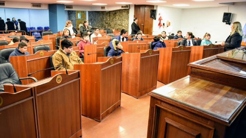 Alumnos de la Escuela “Bicentenario de la Plata” visitaron el Senado