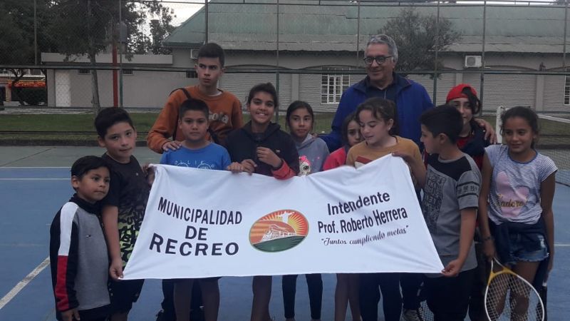 Tenis: Escuela Municipal viajó a Las Termas