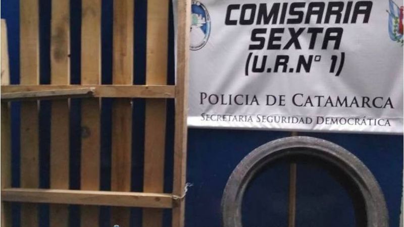 Encuentran abandonados un neumático, un gato hidráulico y la parrilla de una cama