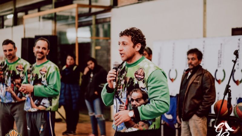 Luis Robledo al frente de la delegación de la Selección Argentina de Básquet U16